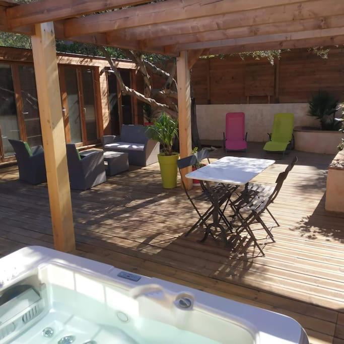 Studio Jacuzzi Prive A 8 Min A Pied De La Plage Appartement La Ciotat Buitenkant foto